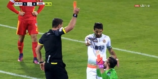 Süper Lig tarihinde böyle kırmızı kart görülmedi