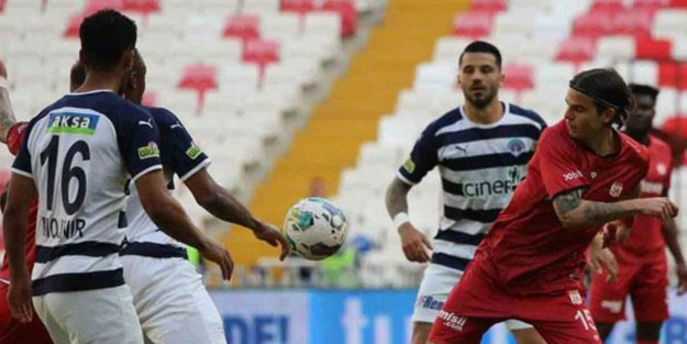 Süper Lig'de alt sıralar alev aldı