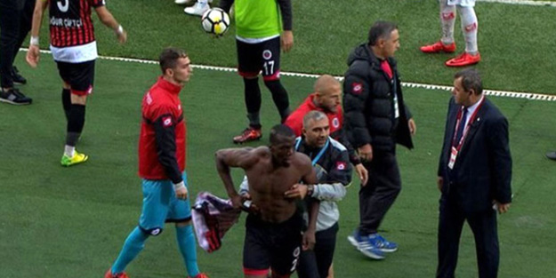 Süper Lig'de şok olay! Yıldız oyuncu sahayı terk etti