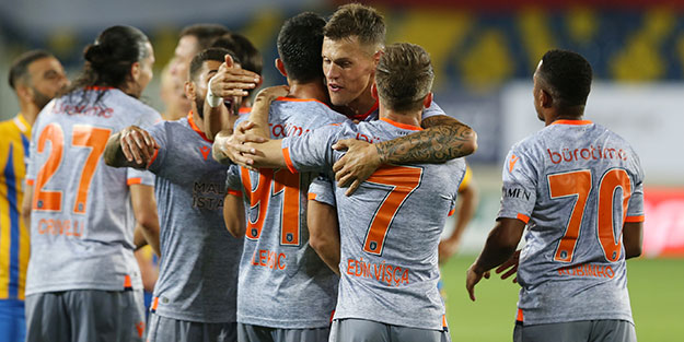 Süper Lig'de zirve yarışı kızışıyor! Başakşehir hata yapmadı