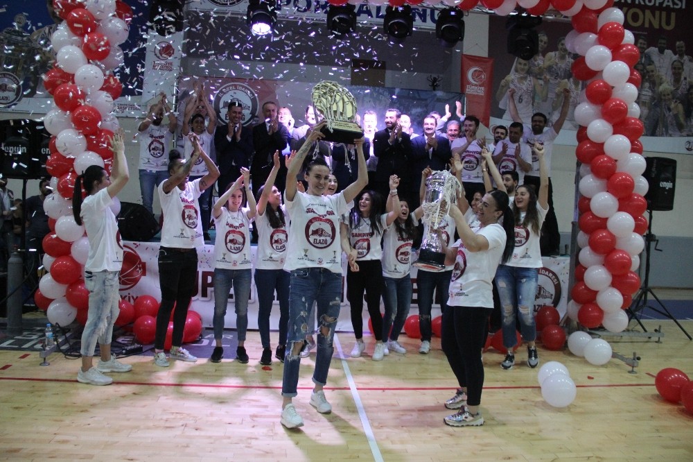 Süper lige yükselen basketbol takımına coşkulu kutlama 