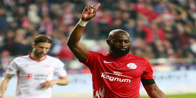 Süpermarkette çalışıyordu, süper lige transfer oldu