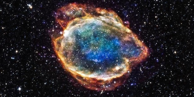 Devasa kara delik yıldızı böyle parçalamış