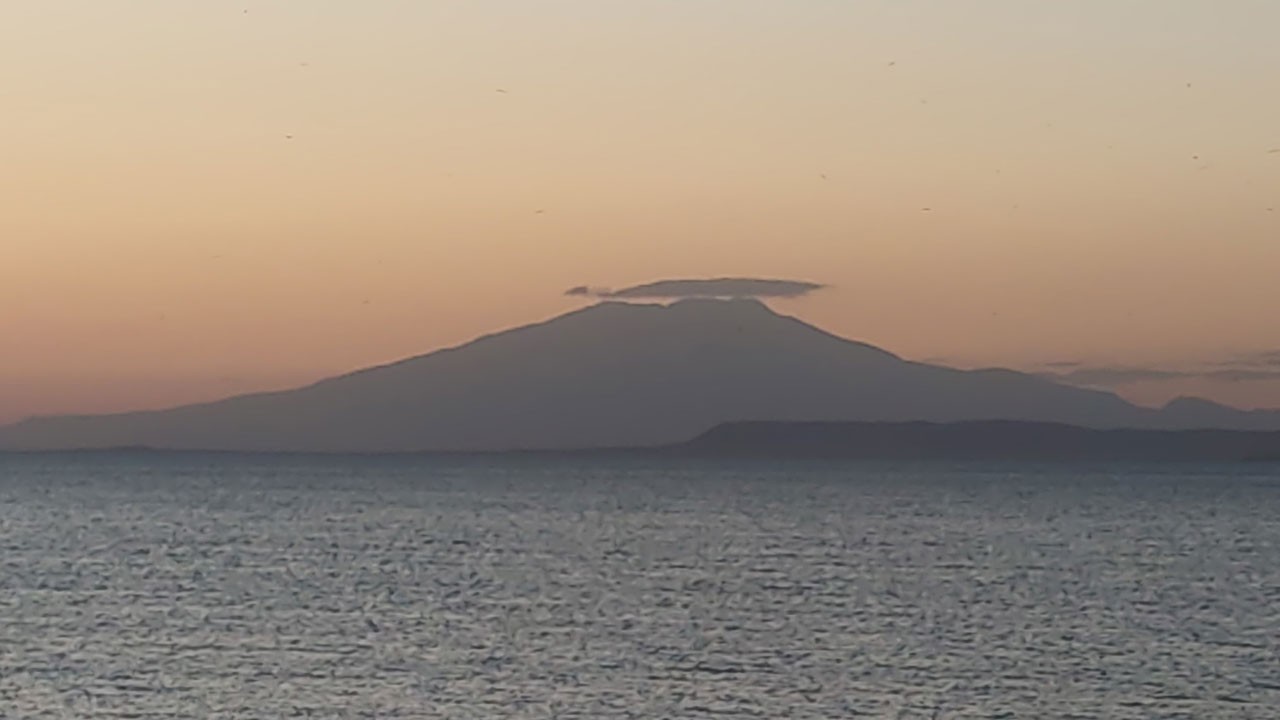 Süphan Dağı zirvesinde mercek bulutu! Görenler hayran kaldı