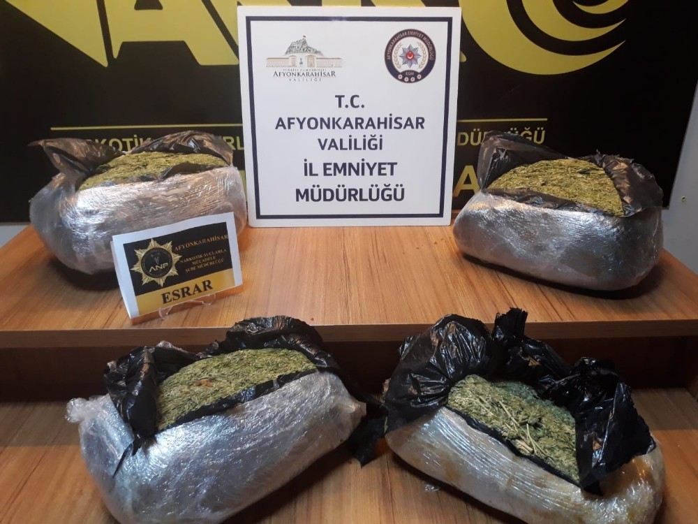 Şüpheli araçtan 15.50 kilogram esrar çıktı 