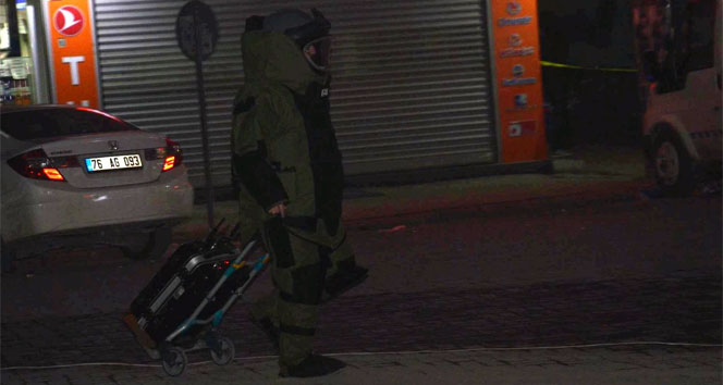 Şüpheli çanta fünyeyle patlatıldı