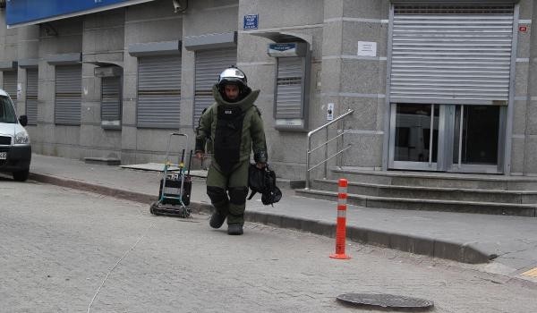 Şüpheli çantadan kitap ve defter çıktı