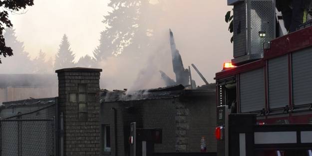 Şüpheli yangın! Kanada'da bir kilise daha kül oldu