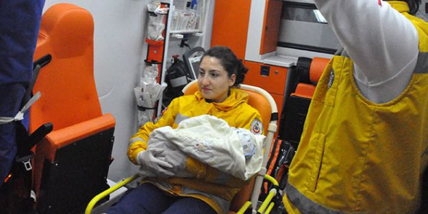 Şüpheli çantadan 3 günlük bebek çıktı