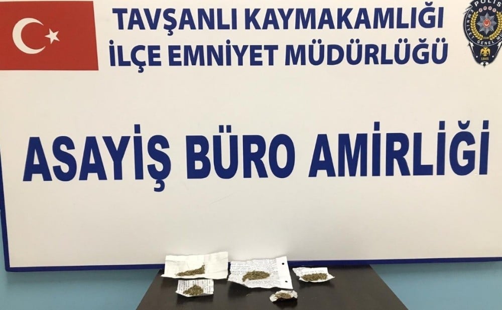 Şüpheliler üzerinde esrar ele geçirildi 