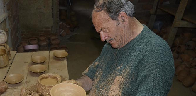 Süpürge ve çömleğin mücadelesi...