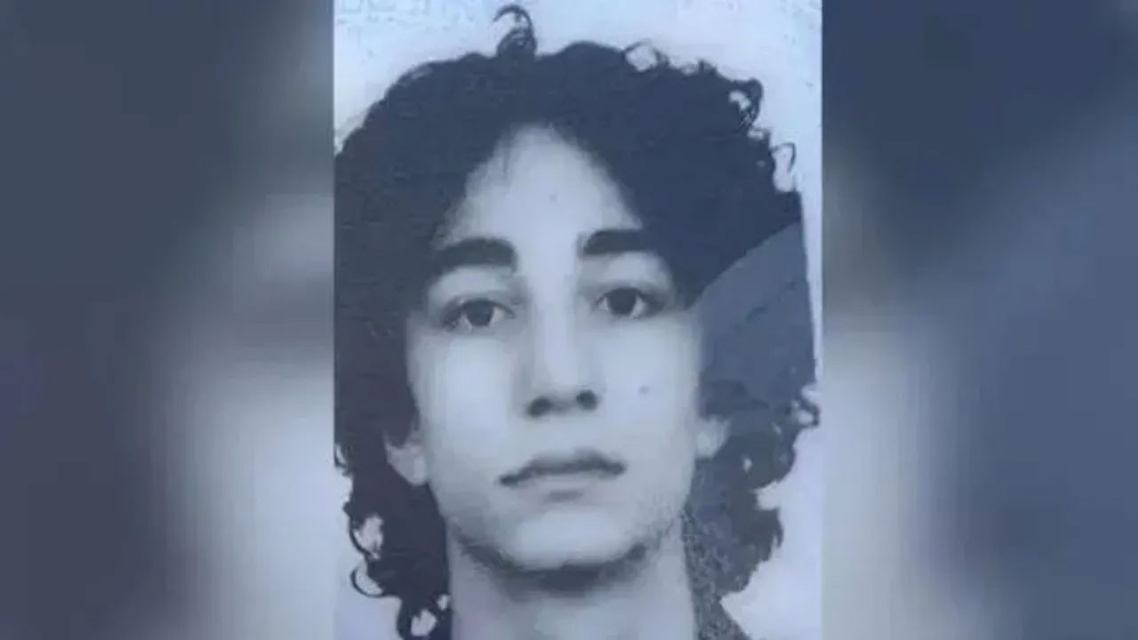 Sur canisinin kitaplığından çıkan siyasi! Kitabı gerçek hayatta uyguladı