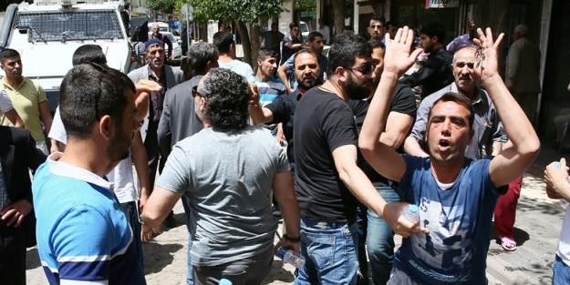 Sur esnafını ziyaret eden HDP'lilere büyük tepki