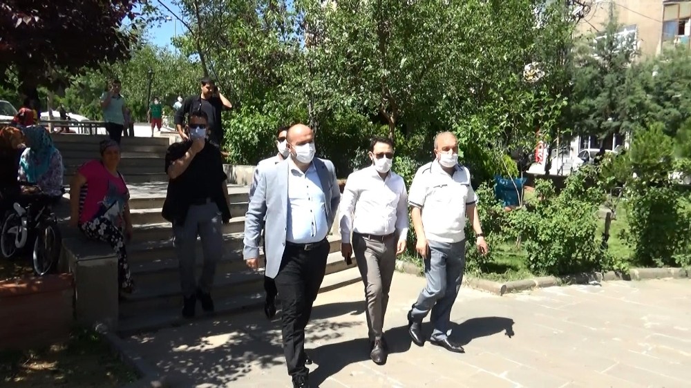 Sur Kaymakamı Çiftçi’den, kurallara uyan çocuklara jest 