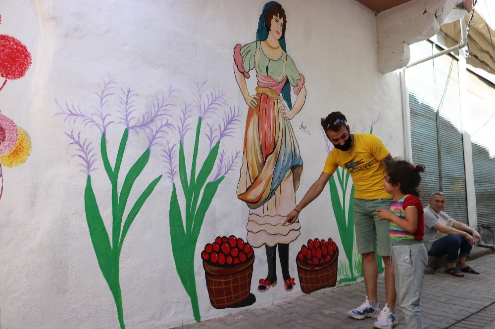 Sur sokakları Nazlı öğretmenle renklendi 