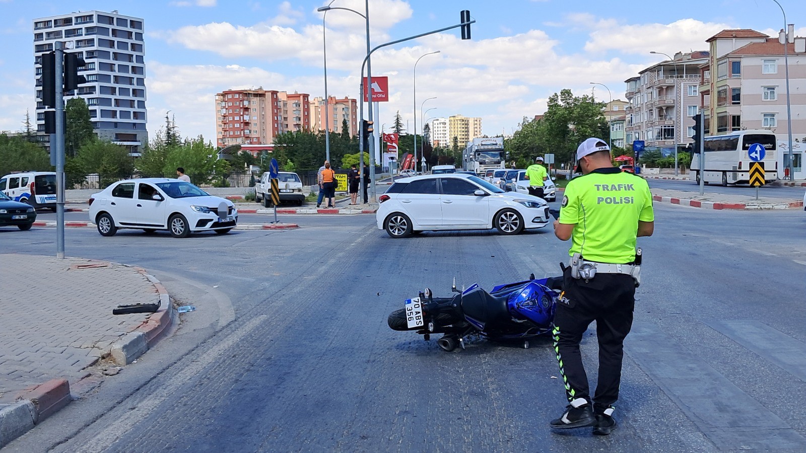 Sürat motoruyla otomobil çarpıştı: 1 yaralı