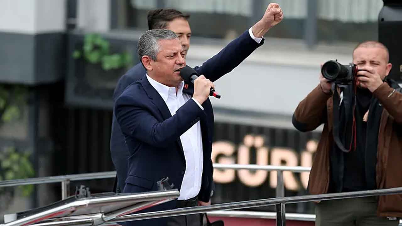 Suratları hiç kızarmıyor! Özgür'ü rezil eden "Karabük" yalanı