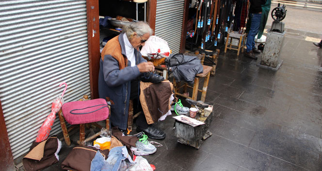 Sur'da 70'lik dedenin yürek burkan hikayesi