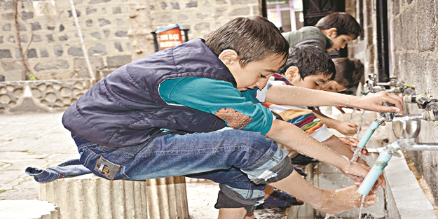 Sur’da Camiler ibadete açılıyor