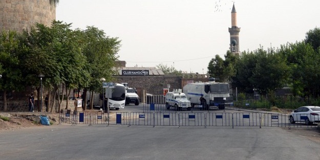 Sur'da çatışma: 2 özel harekat polisi yaralandı