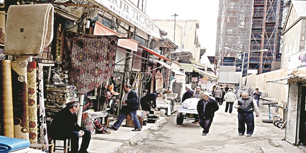 Sur’da esnaf rahat nefes aldı