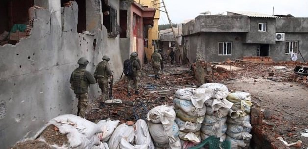 Sur'da sıkışan PKK'lıar teslim olmaya başladı