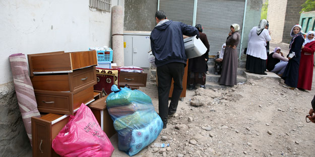 Sur'da terör mağdurları evlerine giriyor