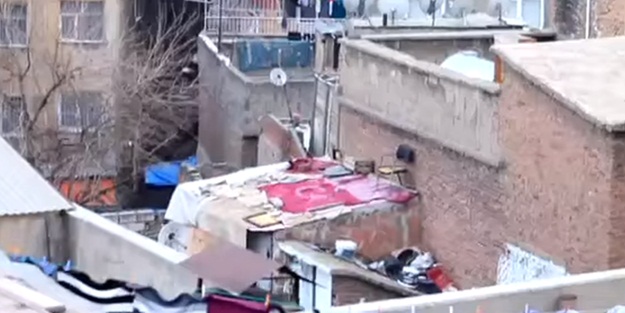 Sur'da teröristlere ay yıldızlı tepki