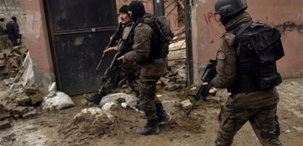 Sur'da yaralanan asker şehit oldu