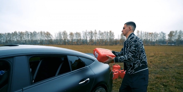 'Sürekli arıza yapıyor' deyip milyonluk aracını ateşe verdi