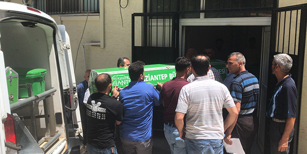 Sürgülü demir kapı yaşlı adamı hayattan kopardı