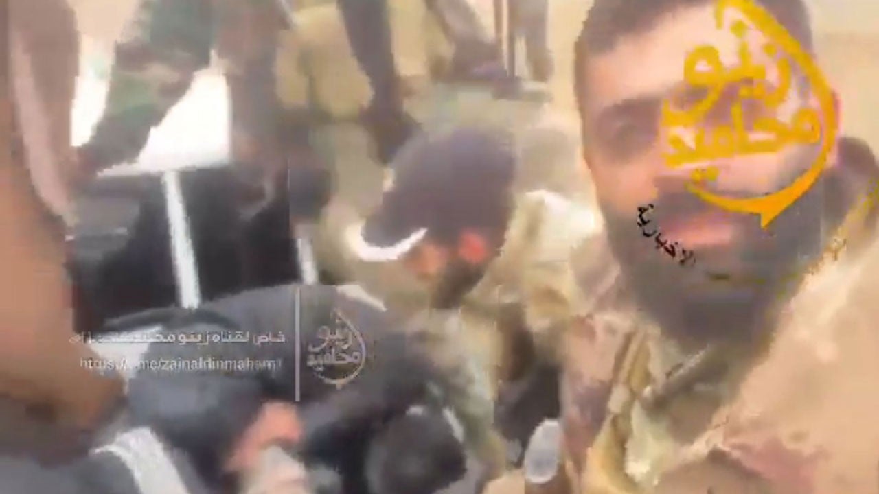 Suriye askeri teröristi Türkçe tokatladı: Kandil’in köpekleri bunlar!