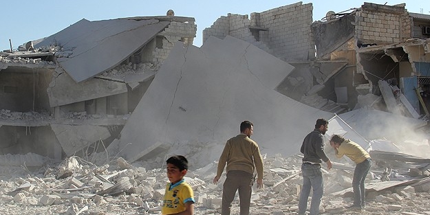 Esed füzeleri pazar yerindeki halkı bombaladı!