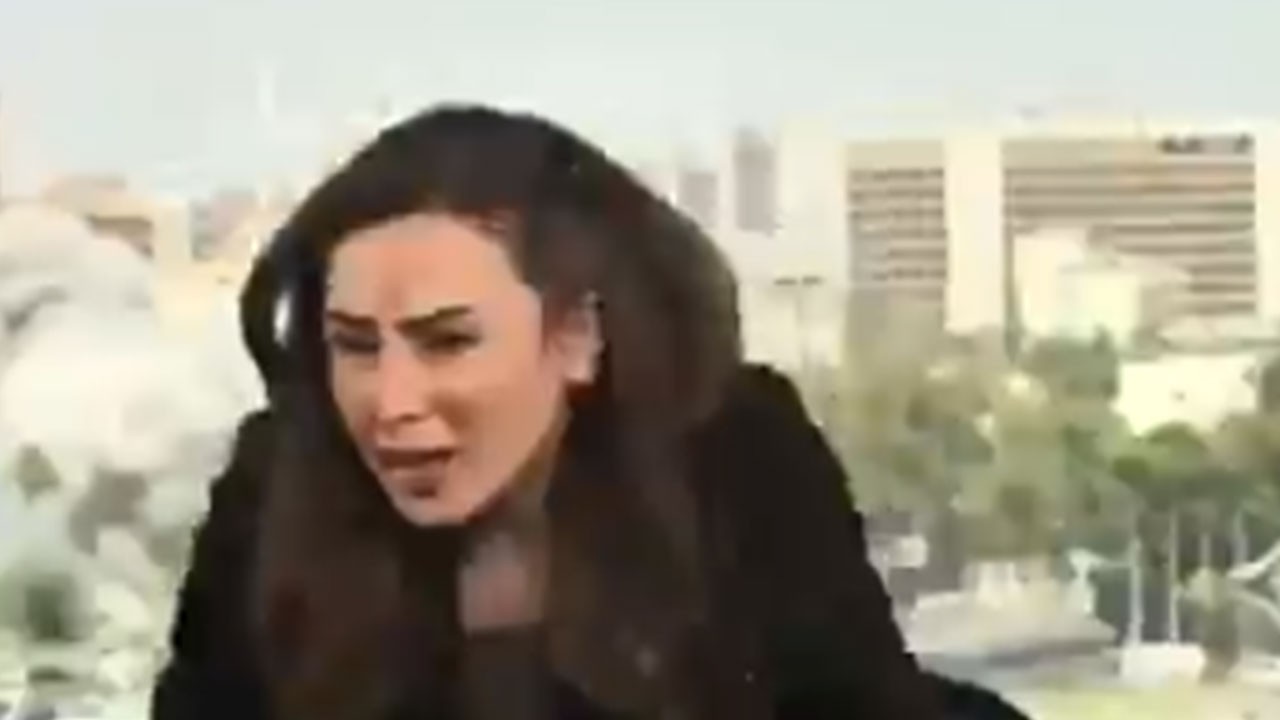 Suriye Devlet Televizyonu'ndaki sunucu canlı yayıdna dehşeti yaşadı