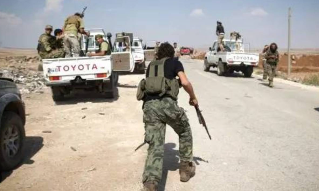 Suriye ordusu vurdu, emekli generaller kudurdu! SDG paçavrasını topladı: Fırat'ın doğusuna kaçıyorlar!