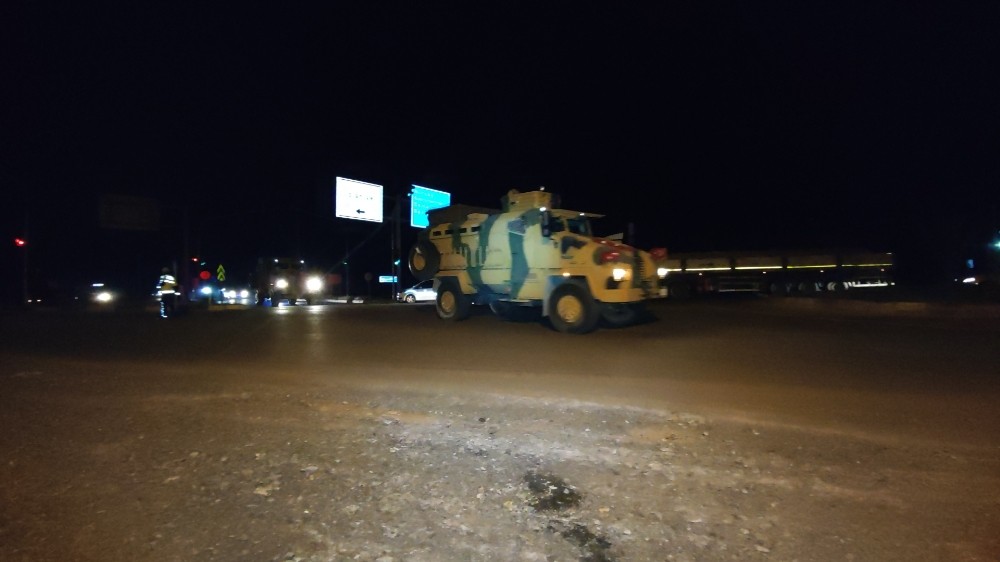 Suriye sınırına askeri araç ve malzeme sevkıyatı 