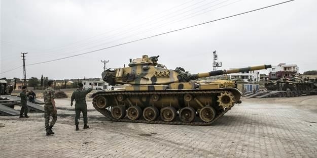 Suriye sınırına askeri sevkiyat sürüyor
