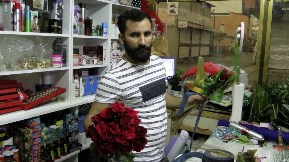 Suriye sınırında Anneler Günü çiçekçilerin yüzünü güldürdü. 