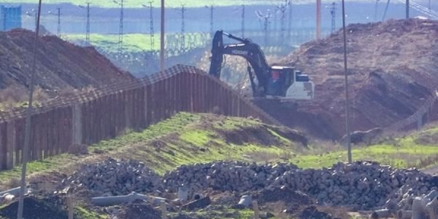 Suriye sınırında hendek kazısı başlatıldı