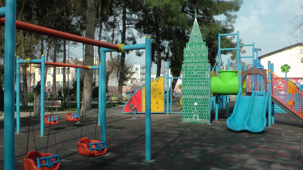 Suriye sınırında korona virüs salgınına karşı ticarethaneler kapatıldı 