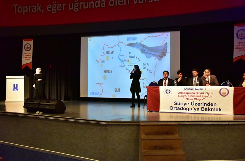 ‘Suriye Üzerinden Ortadoğu’ya Bakmak’ öğrenci paneli düzenlendi 