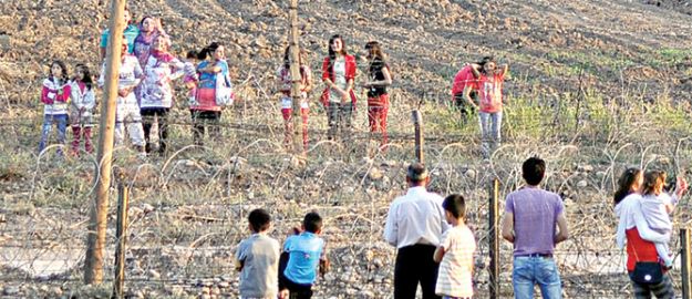 Suriye sınırında bayramlaşma