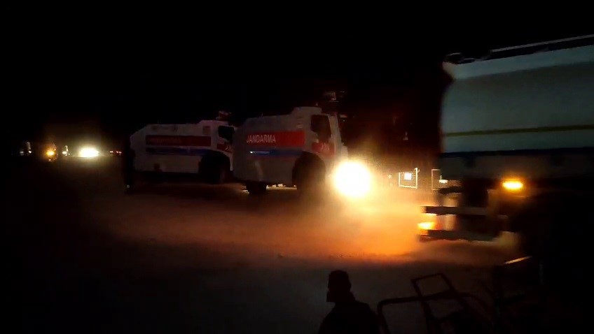 Suriye'de çıkan yangına müdahale için Türkiye'den araç ve personel sevkiyatı sürüyor