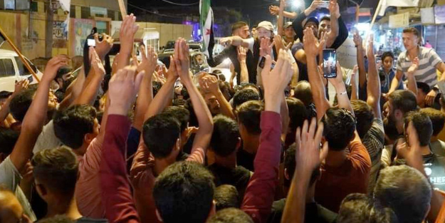 Suriye'de Esed karşıtları sokakta! Gösteriler Halep'e sıçradı