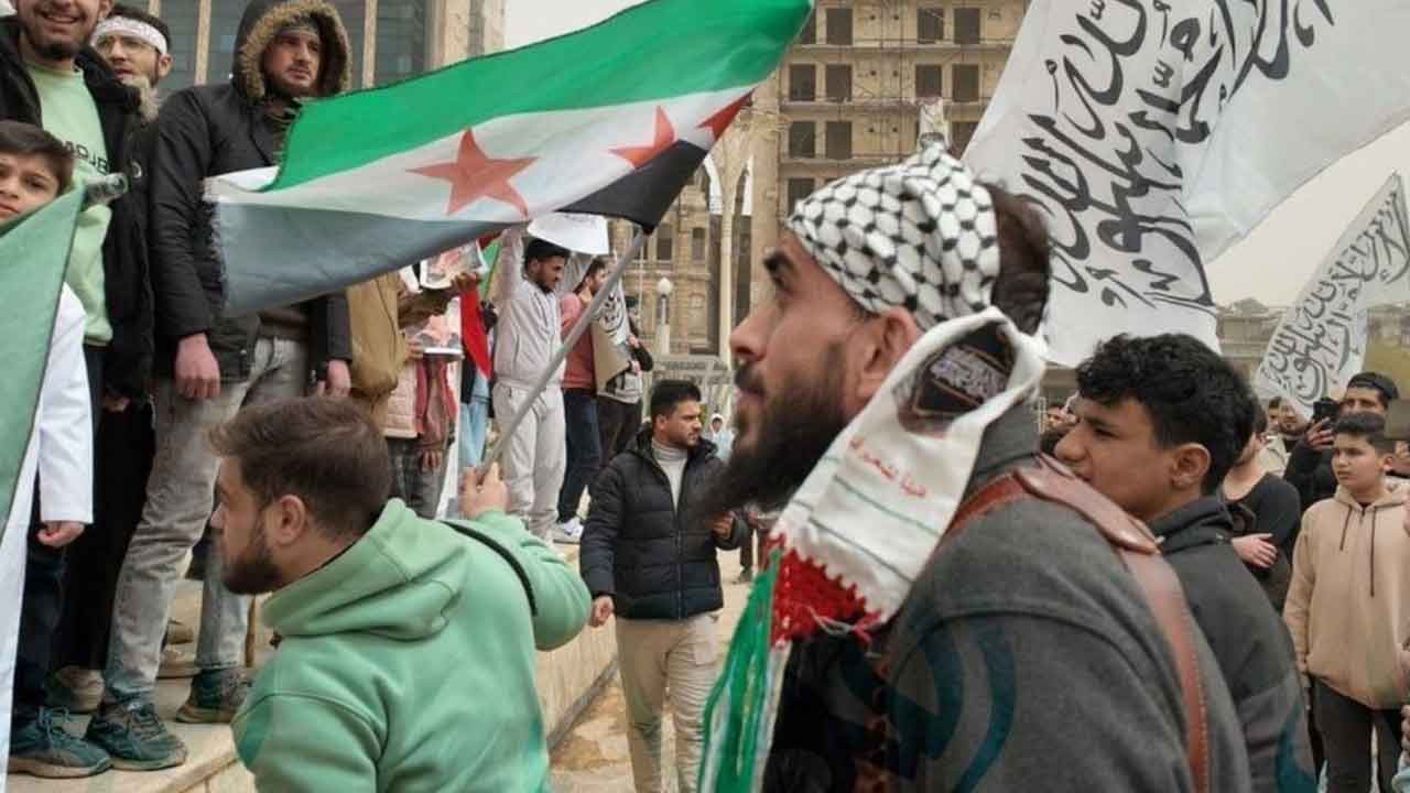 Suriye'de halk sokaklara indi