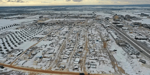 Suriye’de kar yağdı! 47 mülteci kampı zarar gördü