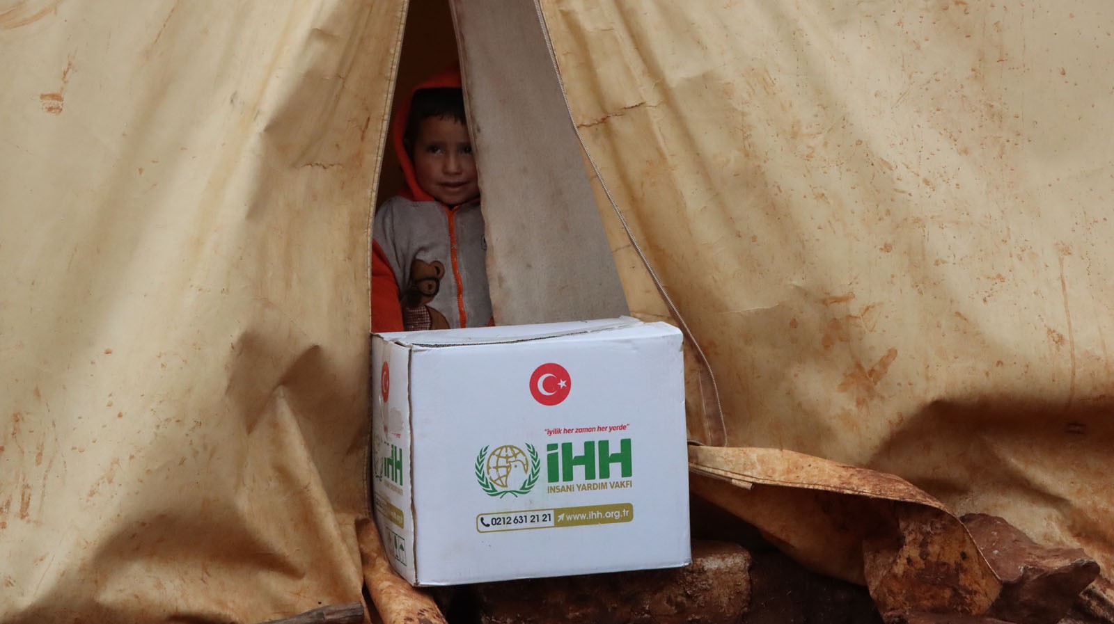 Suriye’de kar yağışından etkilenen kamplar için 'acil yardım' çağrısı