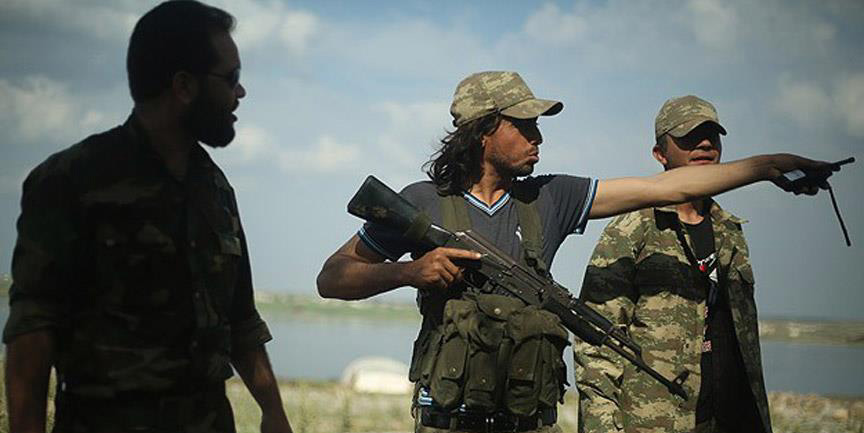 Suriye'de muhalifler Hamim askeri havaalanına saldırdı