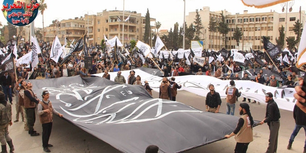 Suriye İdlib'de halk ''şeriat istiyoruz'' dedi!