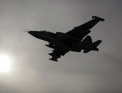 Suriye'de Rus yapımı savaş uçağı düştü